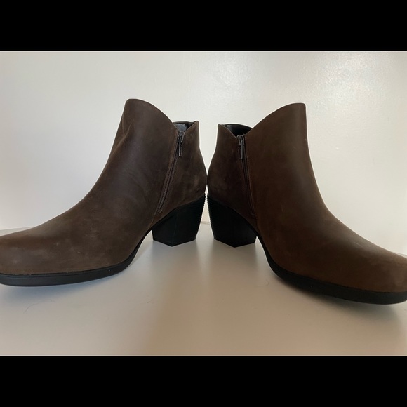 Clarks Womens Booties - Picture 2 of 5
